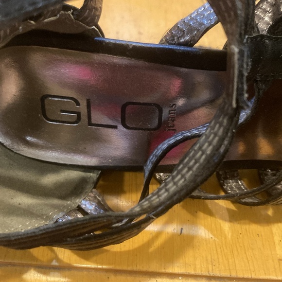 Women’s black shoes. Black with straps and zippers in back. Size 8 W - Picture 5 of 5